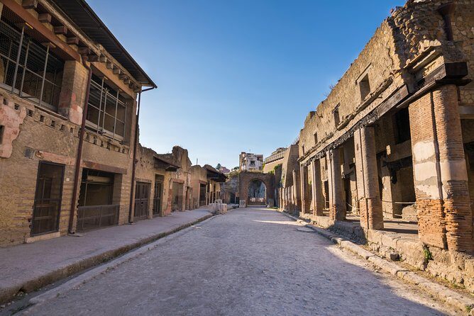 Pompeii and Herculaneum small group tour - skip the line - Guides and small-group pacing: what makes the difference