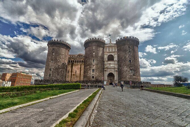 Pompeii and Naples Day Trip from Naples with Street Food - What to wear and how to pace yourself for Pompeii’s uneven ground