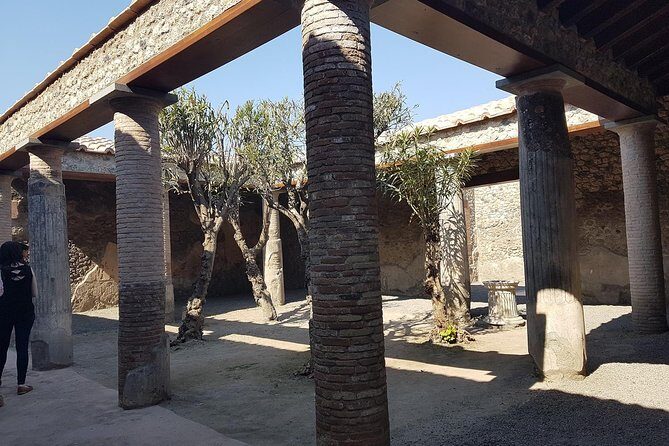 Pompeii and Naples From Rome: Private Full-Day Tour with Lunch - Centro Storico on foot: plazas, viewpoints, and neighborhoods you can name