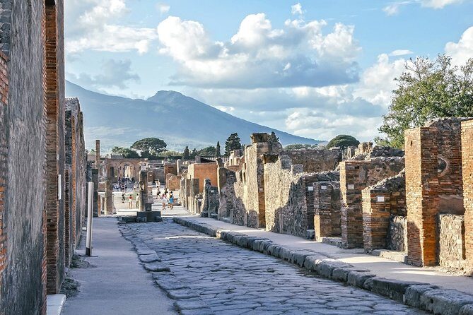 Pompeii and Naples Half-Day Guided Tour from Naples+Skip-the-Line - Castel dell’Ovo and Borgo Marinari: Nightlife Views With a Legend Attached