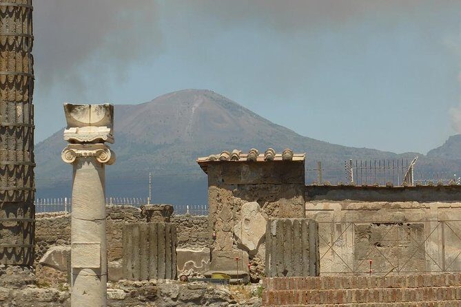 Pompeii and Naples Tour by High-Speed Train - Pompeii: premium access and two hours in the ruins