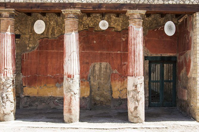 Pompeii and Naples Tour by High-Speed Train - Naples break: panoramic restaurant time, plus Sfogliatella and coffee