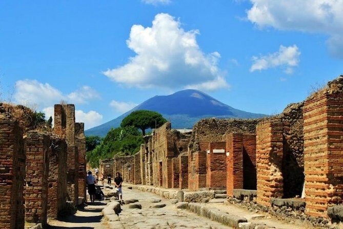 Pompeii and Vesuvius Day Trip from Naples with Skip The Line - The Vesuvius Plan: Views, Crater Time, and a Real Guide Moment