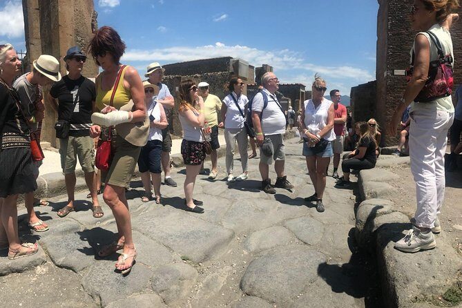 Pompeii and Vesuvius Small Group Tour From Naples with Pizza - Crowds, timing, and why your experience may vary