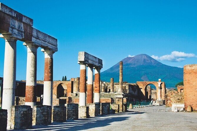 Pompeii and Vesuvius Tour with Pickup - Via dell’Abbondanza: The Walk Between the City’s Main Sectors