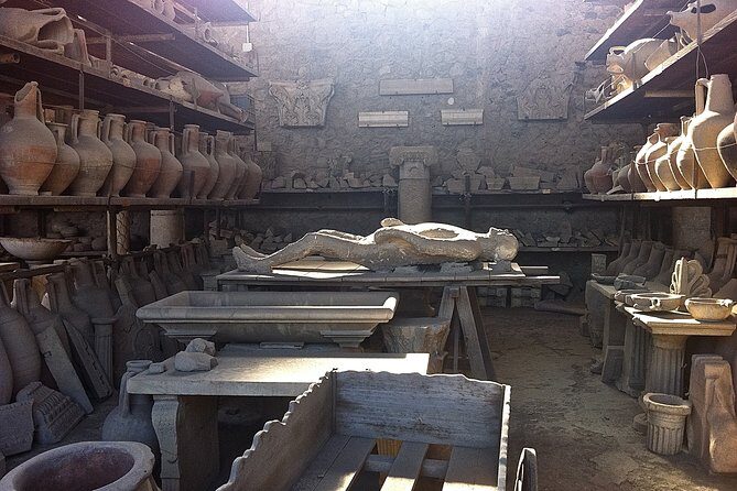 Pompeii and Villa of the Mysteries Private Tour - Stop 1: Pompeii Archaeological Park and the city behind AD 79