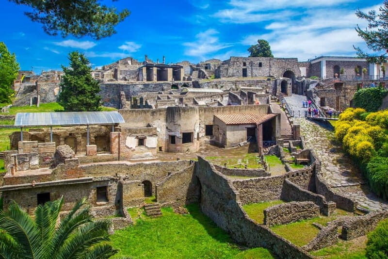 Pompeii: Entry Ticket with Book - Houses, Temples, Shops, Cafes, and Amphitheatres: What to Look For