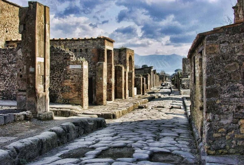 Pompeii: Entry Ticket with Book - Finding Your Pace: Walking Pompeii’s Roman Streets Like a Local
