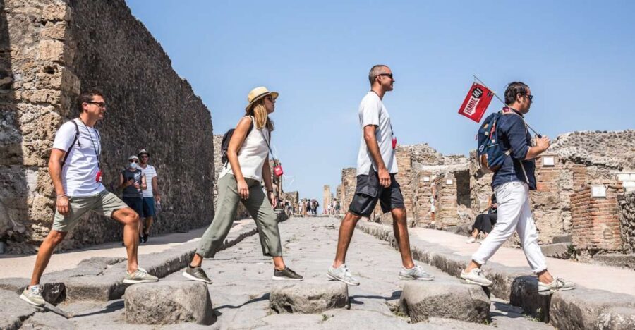 Pompeii: Guided Tour and Skip-the-Line Ticket - Why Pompeii makes more sense when someone narrates the city