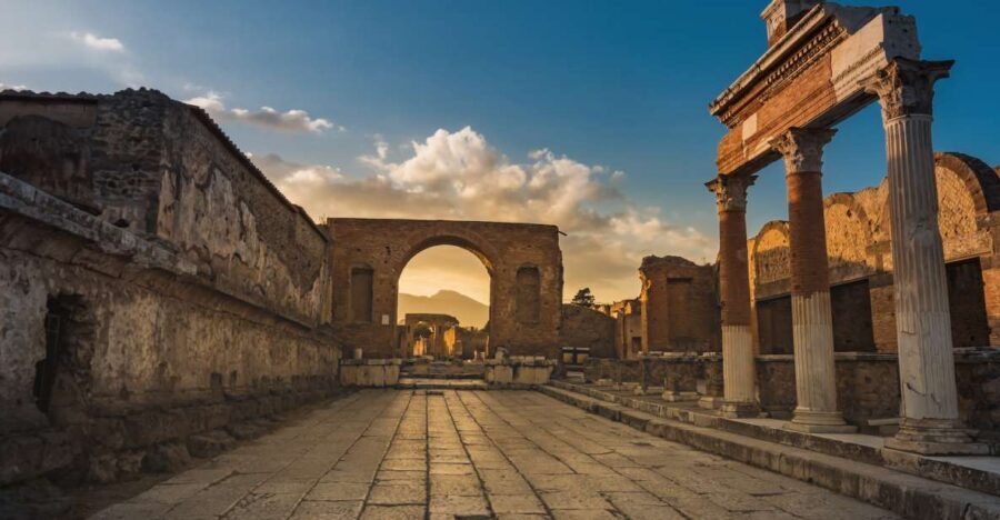 Pompeii Guided Tour with Archaeologist - The 2-hour route: forum, suburban baths, and plaster casts