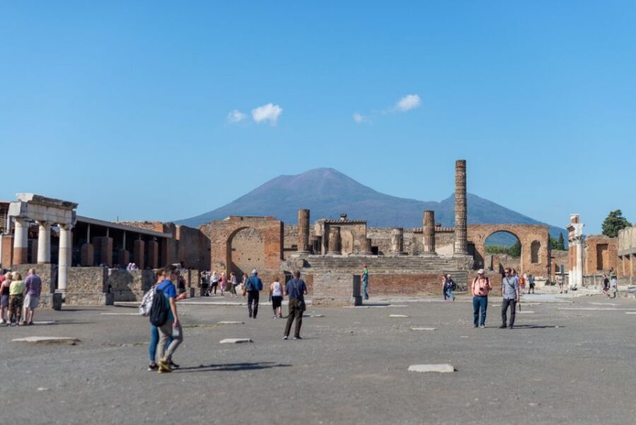 Pompeii Guided Tour with Archeologist - Pace, comfort, and the rain-or-shine reality