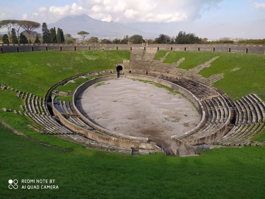 Pompeii Guided Tour with Archeologist - Piazza Esedra logistics: getting there and starting on time
