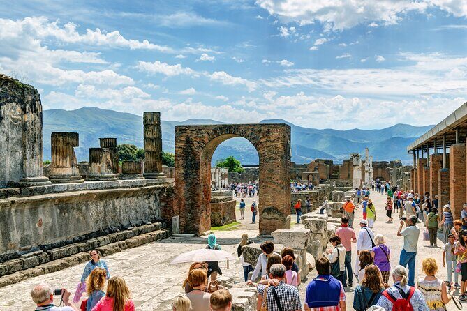 Pompeii Guided Tour with Ticket & Lunch from Sorrento - The 2-hour guided route: streets, homes, and what the ash actually preserved