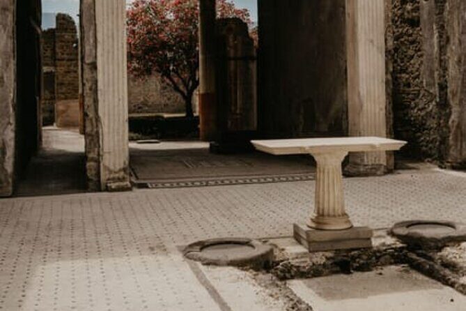 Pompeii Guided Tour with Train Included from Rome - The Pompeii meeting point near Hotel Vittoria: start strong