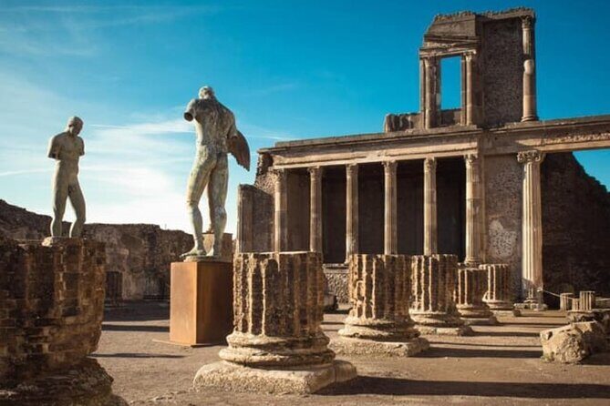 Pompeii Guided Tour with Train Included from Rome - Naples Centrale handoff: where the day can feel smooth (or not)