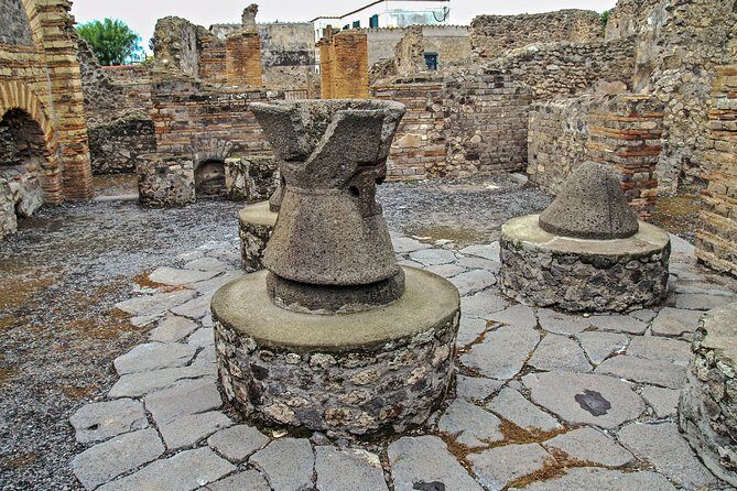 Pompeii Guided Walking Tour with Ticket - Stop 2: Foro de Pompeya (the Forum) in 15 minutes