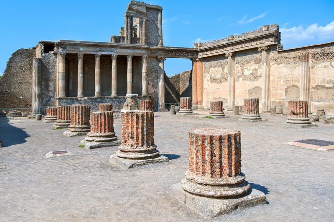 Pompeii Guided Walking Tour with Ticket - Stop 4: Granai del Foro and the shock of the casts