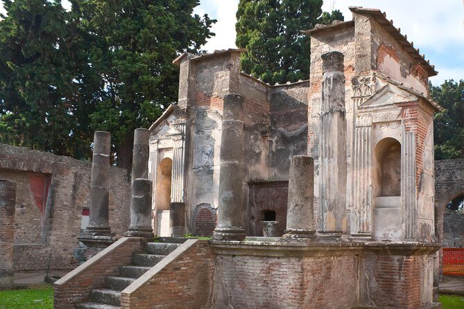 Pompeii Guided Walking Tour with Ticket - Getting inside fast: skip-the-line and what it buys you