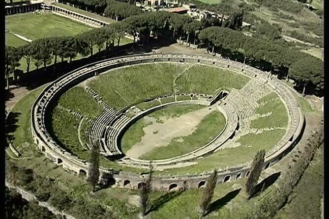 Pompeii & Herculaneum Private Tour: Fast-Track, Winery & Lunch - Herculaneum’s preserved streets, homes, and frescoes