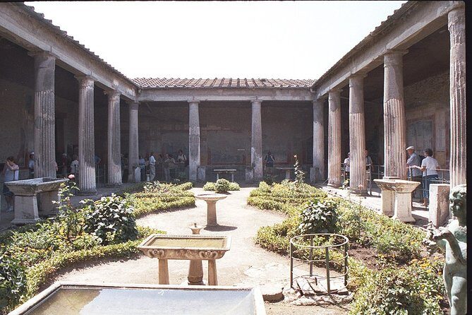 Pompeii & Herculaneum Private Tour: Fast-Track, Winery & Lunch - Walking, heat, and what to pack for a 7 to 9 hour day