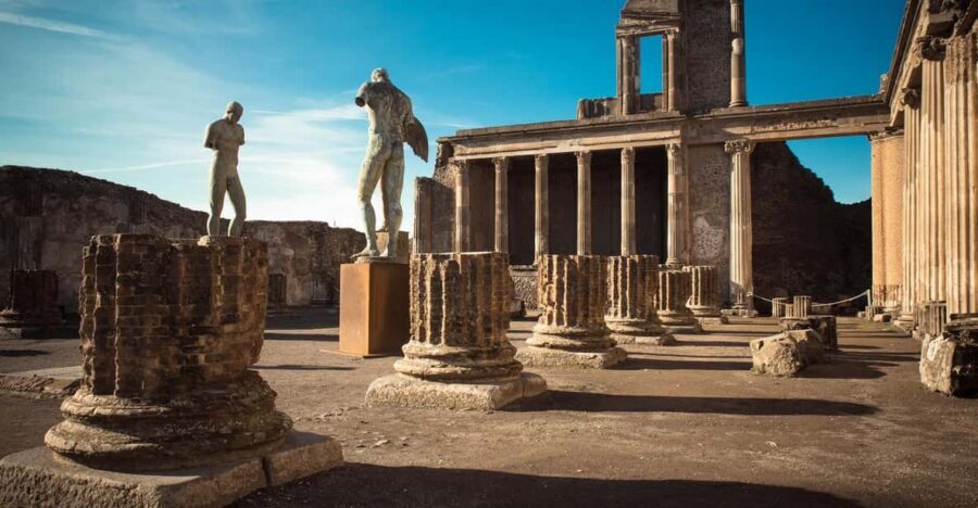 Pompeii & Herculaneum: Skip-the-line & Digital Guide App - Getting Your Day Started at the FS Station Office