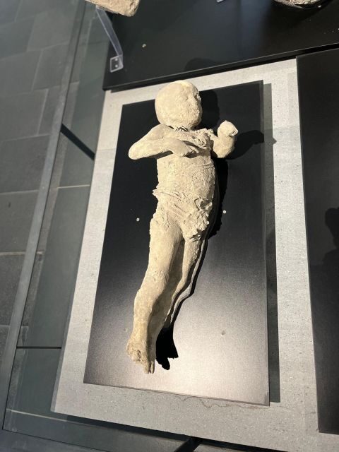 Pompeii in 2h and 30mnt: walk with local guide - “Before the Eruption” Storytelling: How It Helps You Understand Pompeii