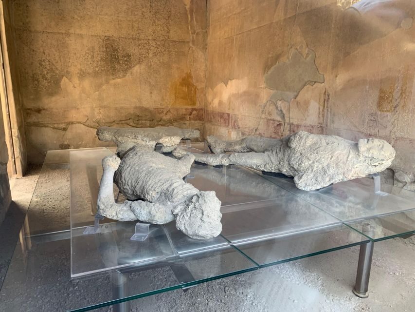 Pompeii in 2h and 30mnt: walk with local guide - The Spa and the Luparium Area: Daily Life Beyond the Main Streets