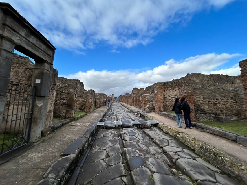 Pompeii in 2h and 30mnt: walk with local guide - Walking Pace and Practical Comfort Tips