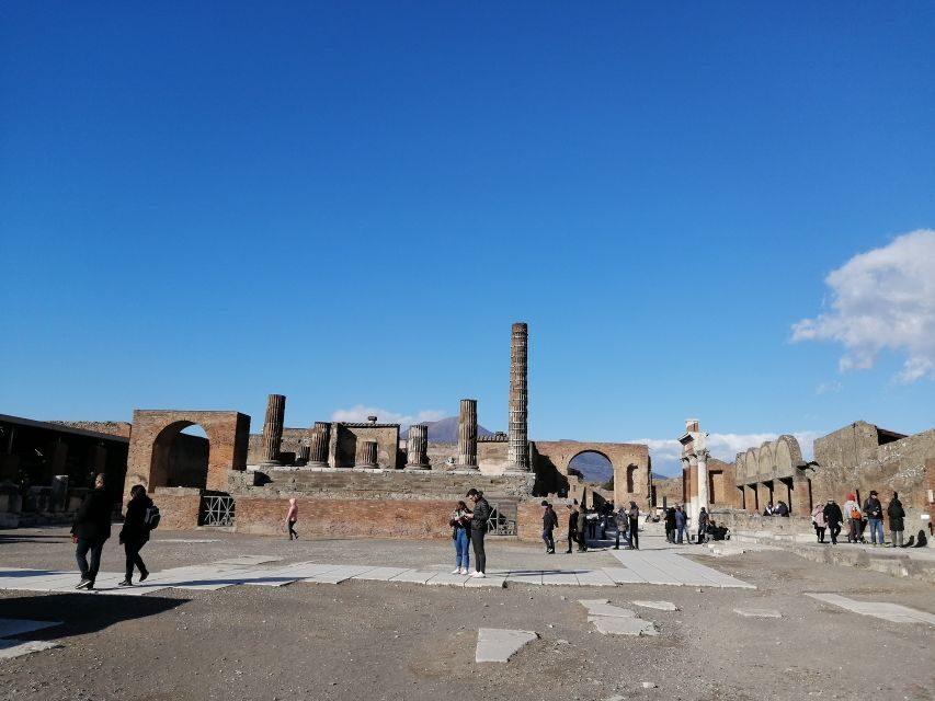 Pompeii: Private Guided Tour with an archeologist - Meeting at Coffee Shop Vittoria: the meetup rhythm that saves time
