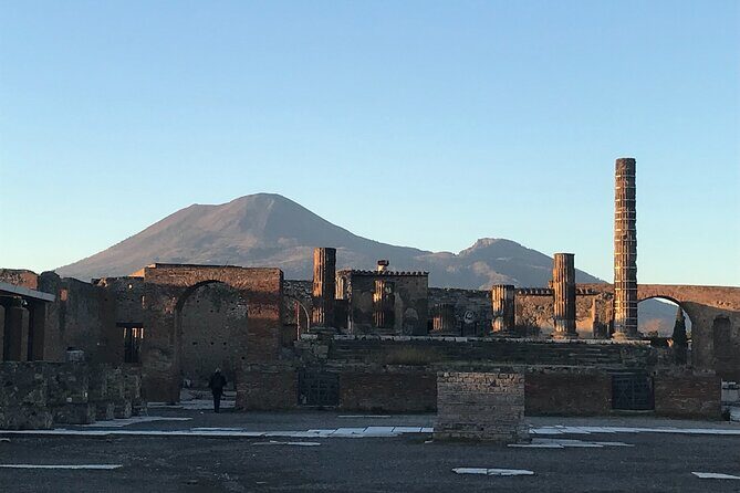 Pompeii Private Tour with expert local guide - Entering Pompeii at Porta Marina: starting in the right place