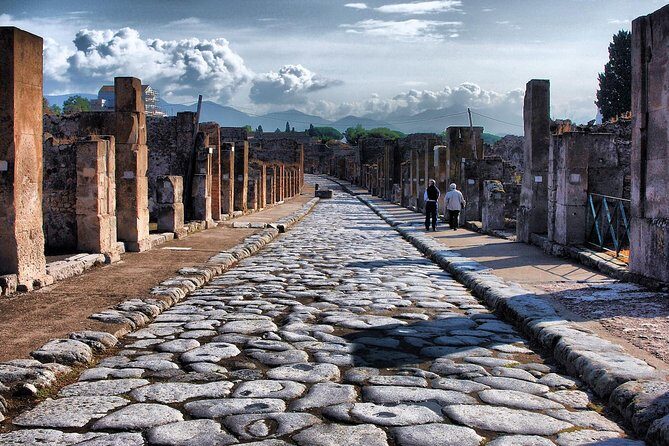 Pompeii Ruins & Wine Tasting with Lunch on Vesuvius with Private Transfer - The real value: why this day works