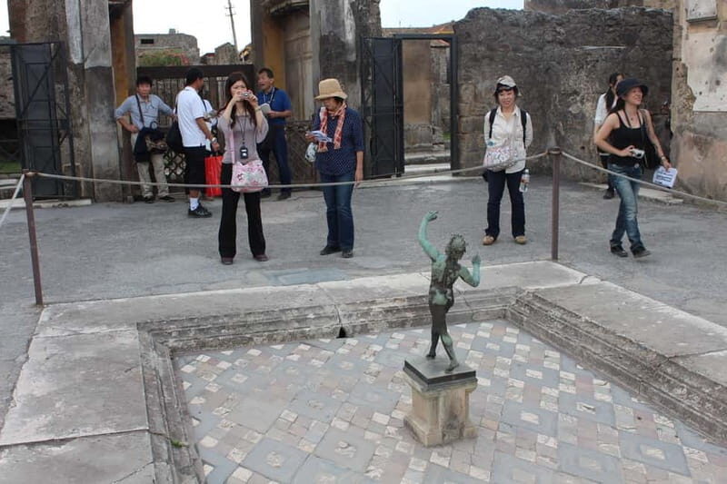 Pompeii: Skip-the-Line Guided Archaeological Discovery Tour - Meeting at Piazza Esedra (and how to start on the right foot)