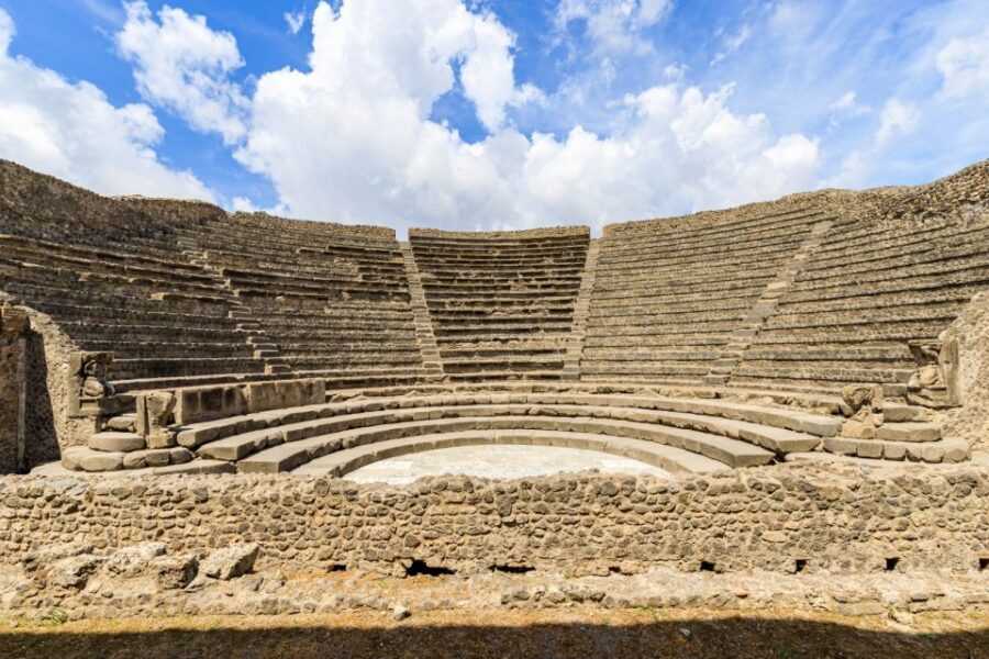 Pompeii Skip-The-Ticket-Line Tour with an Archeologist - Entering Pompeii and Getting Oriented on Winding Streets