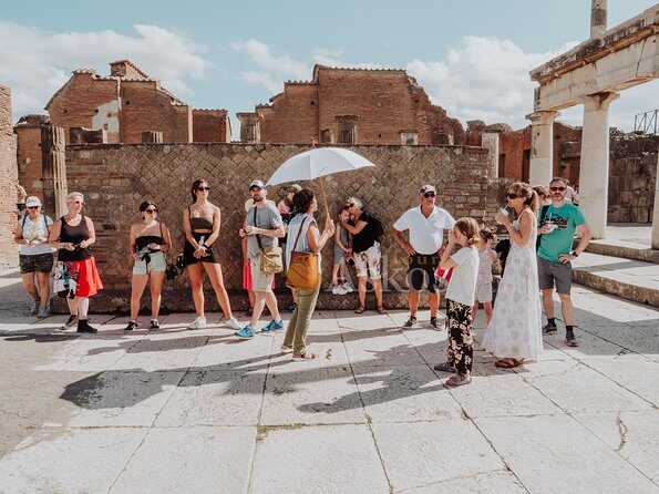 Pompeii: Small Group Tour with an Archaeologist - Pompeii gets real fast with an archaeologist in front