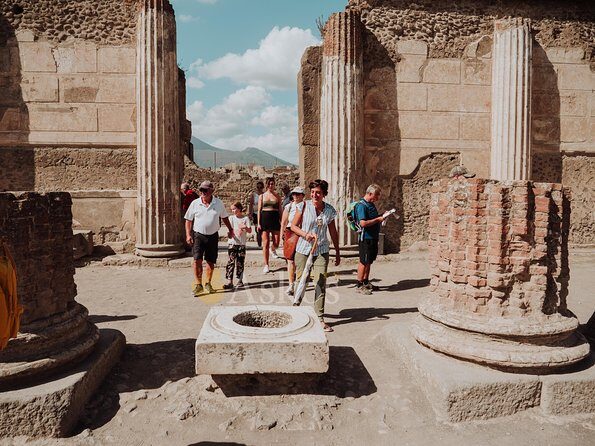 Pompeii: Small Group Tour with an Archaeologist - The houses and frescoes: where Pompeii stops being abstract