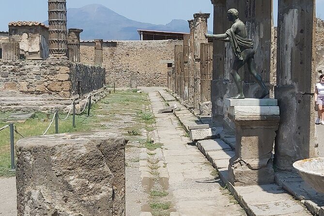 Pompeii tour with archaeologist - Thermopolium: ancient fast-food and what people actually ate