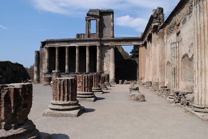 Pompeii Tour with Lunch and Wine Tasting from Positano - Lunch and wine tasting at Cantina del Vesuvio (Russo family since 1930)