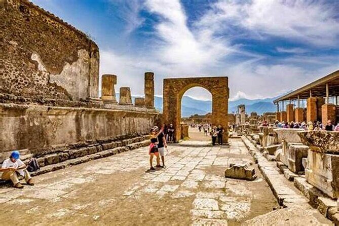 Pompeii Tour with Lunch and Wine Tasting from Positano - Transport, drivers, and the pace of the day (what to expect on the road)