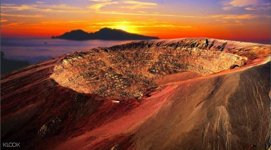 Pompeii: Vesuvius at Sunset - Key Points at a Glance