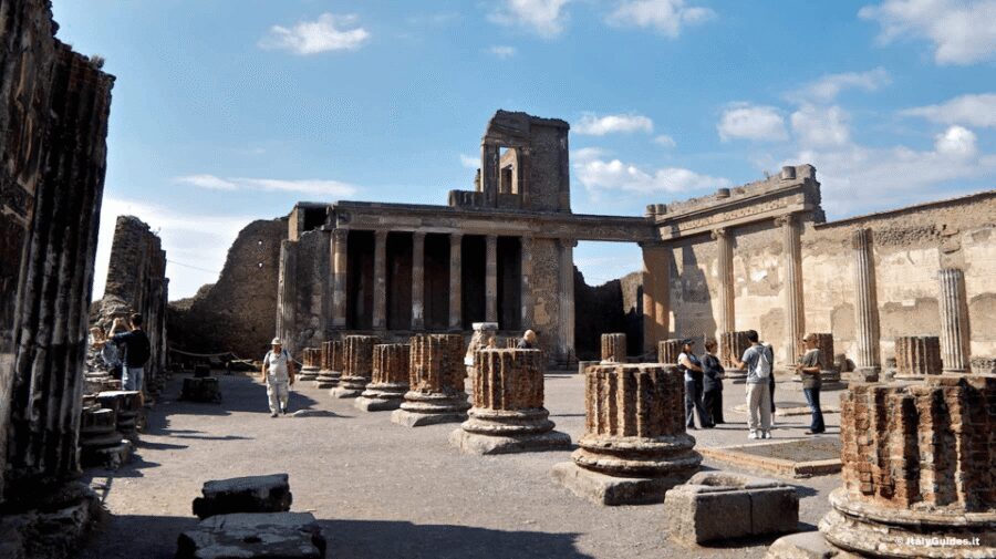 Pompeii VIP 3h Tour: Skip-the-line with your Archaeologist - Greater Decumano to the Lupanare: streets, systems, and real Roman habits