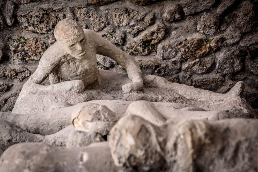 Pompeii VIP 3h Tour: Skip-the-line with your Archaeologist - Domus and restorations: recently opened houses and the House of Golden Cupids