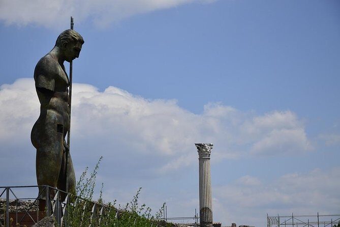 Pompeii Visit at its Most Peaceful Moment - Small group size (max 15) and the guide factor