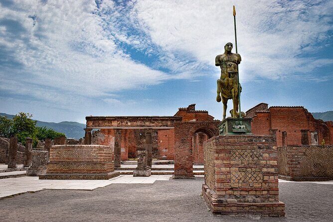 Pompeii Walking Tour: The Real History of the Ruins - Casa del Menandro: What a Wealthy Domus Looked Like