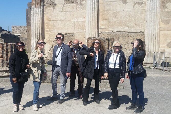 Pompeii: walking tour with 3D glasses and with entrance ticket - Guide style: how to get more than the tech