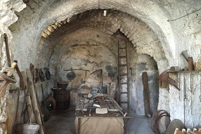 Pompeii-Wine tasting tour from Sorrento, licensed guide included - Should you book it?