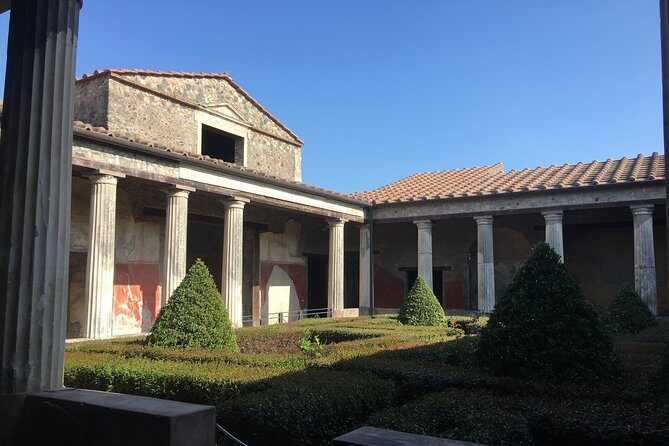 Pompeii with an archaeologist, small group!!! - Houses and shops: seeing private life and street-level routine