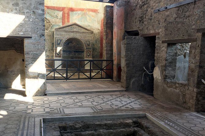Pompeii with an archaeologist, small group!!! - Thermal baths and the theater: the public side of Roman life