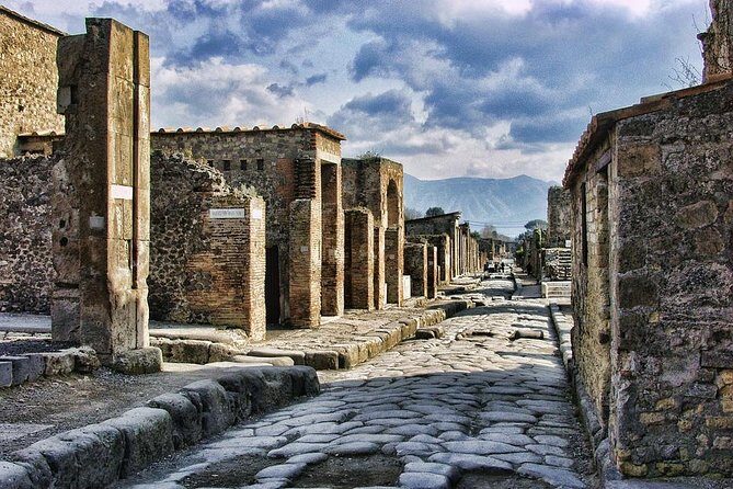 Private Excursion to Pompeii and Amalfi Coast from Naples Cruise Port or Hotel - Porta Marina to Villa dei Misteri: what Pompeii time feels like