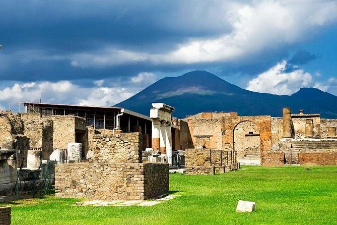 Private Guided Tour Of Naples Historic Center & Pompeii - Sfogliatella, baba’ rom, and espresso: the Naples break that makes sense