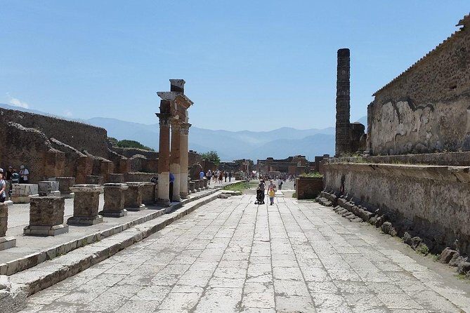 Private Guided Tour of Pompeii and Herculaneum - The transition: why the train ticket is a smart inclusion